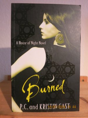 Burned  - a house of night novel