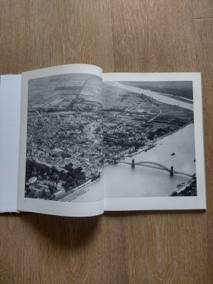 gebrauchtes Buch – Schenkelberg, Lothar; Stang – Rundflug über das alte Bonn