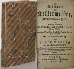 Das Geheimnis der Kellermeister, Weinschenken und Kiefer. Oder bewährte Anweisung zur Erhaltung und Verbesserung aller Arten Weine, es mögen Spanische, Griechische, Italiänische oder Franzweine seyn. Aus dem Englischen übersetzt. Nebst einem Anhang von allen bekannten Weinen, wo sie wachsen, wie si tractiret und conserviret, concentriret, und medicinisch gemacht werden, sowol auch von vielen durch Kunst gemachten Weinen.