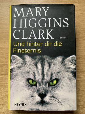 gebrauchtes Buch – Mary Higgins Clark – Und hinter dir die Finsternis