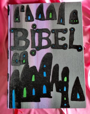 Bibel mit Illustration von Friedensreich Hundertwasser