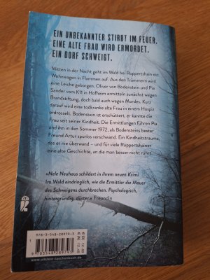 gebrauchtes Buch – Nele Neuhaus – Im Wald (Ein Bodenstein-Kirchhoff-Krimi 8) - Kriminalroman | Hochspannend und emotional: Der 8. Fall für Pia Sander und Oliver von Bodenstein von der Bestsellerautorin Nele Neuhaus