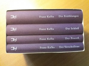 Werke / Werkausgabe: Romane und Erzählungen: 1) Der Proceß / Prozess. 2) Das Schloss. 3) Der Verschollene (Amerika). Die Erzählungen. *** Die wichtigsten […]