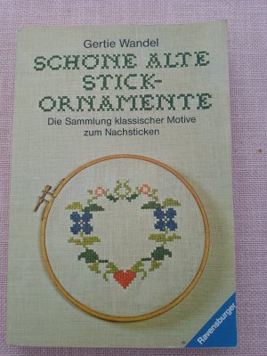 gebrauchtes Buch – Gertie Wandel – Schöne alte Stickornamente - die Sammlung klassischer Motive zum Nachsticken