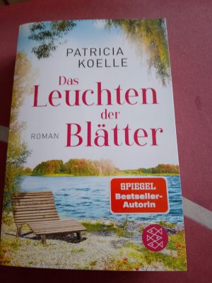 gebrauchtes Buch – Patricia Koelle – Das Leuchten der Blätter - ein Sehnsuchtswald-Roman