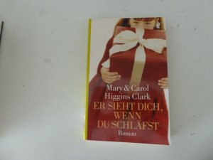 gebrauchtes Buch – Mary & Carol Higgins Clark – Er sieht dich, wenn du schläfst. Roman. TB