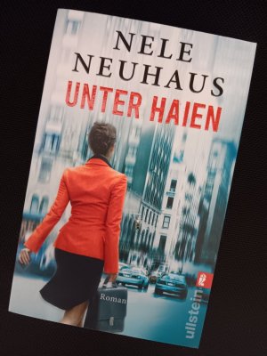 gebrauchtes Buch – Nele Neuhaus – Unter Haien - Roman