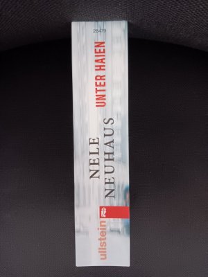 gebrauchtes Buch – Nele Neuhaus – Unter Haien - Roman