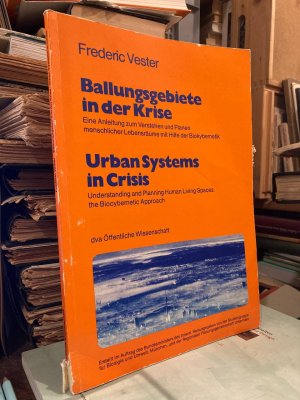 Ballungsgebiete in der Krise. Eine Anleitung zum Verstehen und Planen menschlicher Lebensräume mit Hilfe der Biokybernetik.