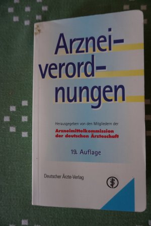 gebrauchtes Buch – herausgegeben von den Mitgliedern der Arzneimittelkommission der Deutschen Ärzteschaft – Arzneiverordnungen