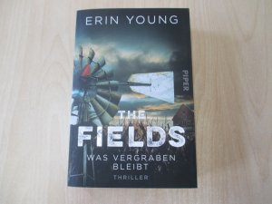 gebrauchtes Buch – Erin Young – The fields - was vergraben bleibt - Thriller