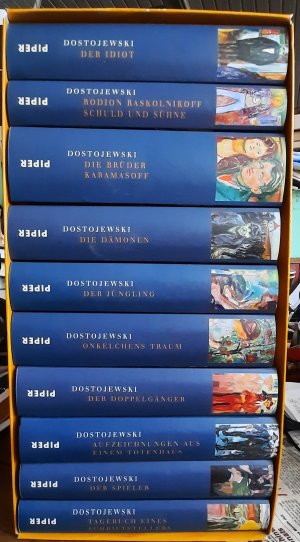 gebrauchtes Buch – Dostojewskij, Fjodor M – Fjodor M Dostojewskij Sämtliche Werke im Schuber. Komplett: 10 Bände :1. Aufzeichnungen aus einem Totenhaus und drei Erzählungen; 2. Der Doppelgänger; 3. Der Idiot; 4. Der Jüngling; 5. Der Spieler; 6. Die Brüder Karamasoff; 7. Die Dämonen; 8. Onkelchens Traum; 9. Rodion Raskolnikoff; Schuld und Sühne; 10. Tagebuch eines Schriftstellers