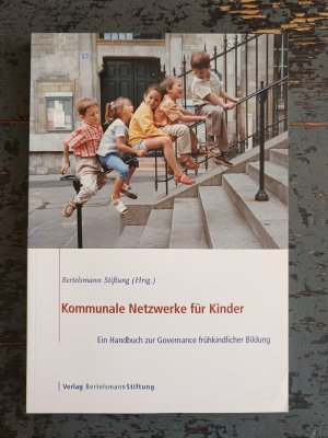 gebrauchtes Buch – Bertelsmann Stiftung  – Kommunale Netzwerke für Kinder - Ein Handbuch zur Governance frühkindlicher Bildung