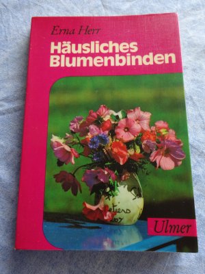 Häusliches Blumenbinden