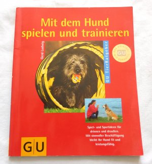 Mit dem Hund spielen und trainieren