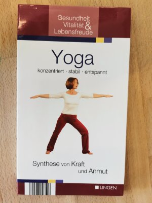 Yoga - konzentriert, stabil, entspannt - Synthese von Kraft und Anmut