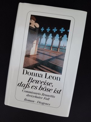 gebrauchtes Buch – Donna Leon – Beweise, daß es böse ist