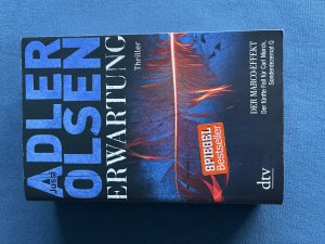 gebrauchtes Buch – Jussi Adler-Olsen – Erwartung DER MARCO-EFFEKT - Der fünfte Fall für Carl Mørck, Sonderdezernat Q – Thriller