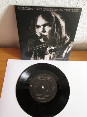 gebrauchter Tonträger – Neil Young – Heart of gold / comes a time ( Live )