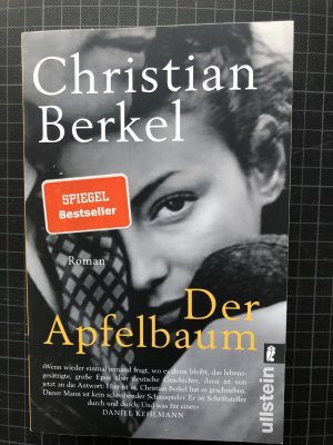 gebrauchtes Buch – Christian Berkel – Der Apfelbaum - Roman