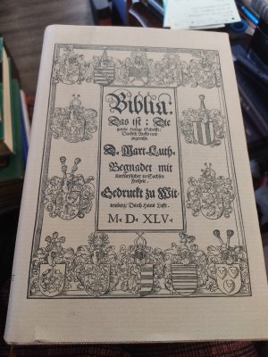 Bildtext: Biblia Germanica 1545 Faksimile von Martin Luther