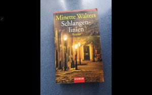 gebrauchtes Buch – Minette Walters – Schlangenlinien