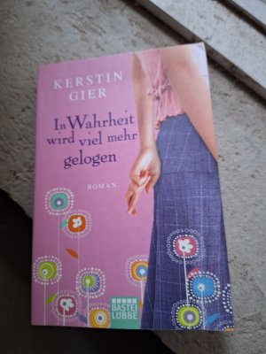 gebrauchtes Buch – Kerstin Gier – In Wahrheit wird viel mehr gelogen