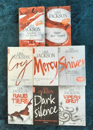 gebrauchtes Buch – Lisa Jackson – 8 X Lisa Jackson - Shiver - Meine Rache wird euch treffen + Cry - Meine Rache ist dein Tod + Dark silence - Denn deine Schuld wird nie vergehen + Mercy - Die Stunde der Rache ist Nah + Zeichen der Rache + Spur der Angst + Vipernbrut + Raubtiere