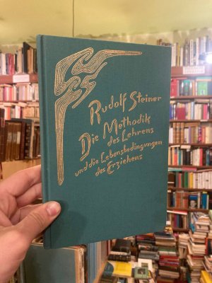 Die Methodik des Lehrens und die Lebensbedingungen des Erziehens. Fünf Vorträge, gehalten in Stuttgart vom 8. - 11. April 1924 und ein Bericht über die […]