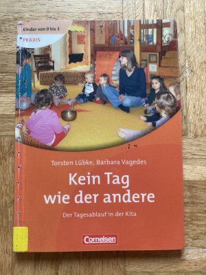 gebrauchtes Buch – Lübke, Torsten; Vagedes, Barbara – Kein Tag wie der andere - der Tagesablauf in der Kita