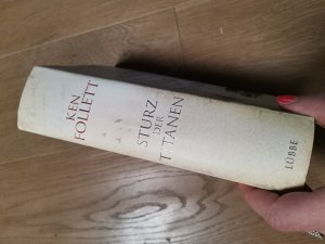 gebrauchtes Buch – Ken Follett – Sturz der Titanen - Die Jahrhundert-Saga Roman Buch 1 Hardcover