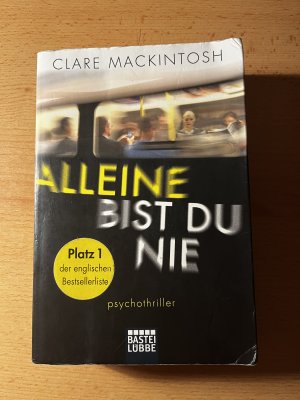 gebrauchtes Buch – Clare Mackintosh – Alleine bist du nie