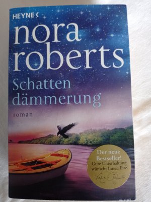 gebrauchtes Buch – Nora Roberts – Schattendämmerung