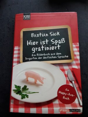 gebrauchtes Buch – Bastian Sick – Hier ist Spaß gratiniert - Ein Bilderbuch aus dem Irrgarten der deutschen Sprache