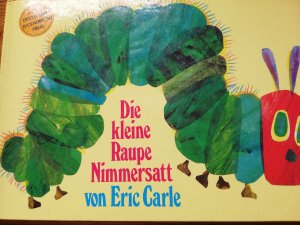 antiquarisches Buch – Eric Carle – Die kleine Raupe Nimmersatt