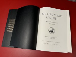 gebrauchtes Buch – Richard Guy Wilson – McKim, Mead & White, Selected Works 1879-1915