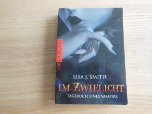 gebrauchtes Buch – Smith, Lisa J – Tagebuch eines Vampirs - Im Zwielicht - Die Romanvorlage zur Serie