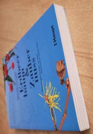 gebrauchtes Buch – Mathis, Thomas; Möhl – Erdbeerbaum & Zaubernuss - Pflanzengeschichte aus dem Botanischen Garten Bern