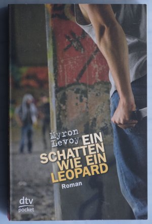 gebrauchtes Buch – Myron Levoy – Ein Schatten wie ein Leopard