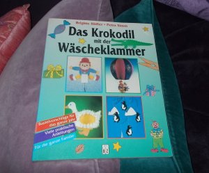 Das Krokodil mit der Wäscheklammer Überflieger aus Papier