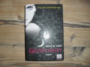 gebrauchtes Buch – Cast, P.C.; Cast – House of Night: Gezeichnet - Band 1