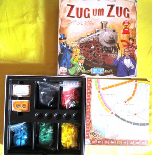 gebrauchtes Spiel – Moon, Alan R – Brettspiel: Zug um Zug – Die abenteuerliche Zugfahrt quer durchs Land - Days of Wonder 7231: Spiel des Jahres 2004