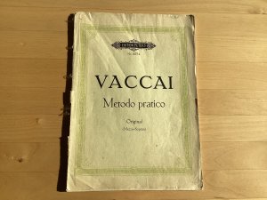 antiquarisches Buch – Nicola Vaccai – Metodo pratico / Praktische Schule des italienischen Gesanges (= Edition Peters, Nr. 2073b). Original. Ausgabe für mittlere Stimme (Mezzo-Sopran).