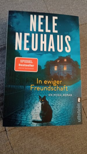 gebrauchtes Buch – Nele Neuhaus – In ewiger Freundschaft - Kriminalroman