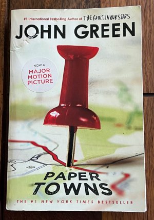 PAPER TOWNS - THE #1 NEW YORK TIMES BESTSELLER by John Green