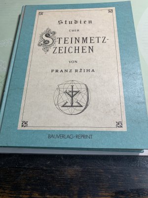 Studien über Steinmetzzeichen. Mit einem Vorwort von Hendrik Heidelmann. Reprint der Originalausgabe von 1883.