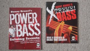 2 Bücher : Bunny Brunel's Xtreme Bass / Power Bass, Soloing Secrets, Explore New Modes, Scales & Chords,. Expand Your Improv Palette --- mit CD, MP3 --- (Musik Ratgeber Lehrbuch Selbsthilfe Unterricht Instrument spielen).