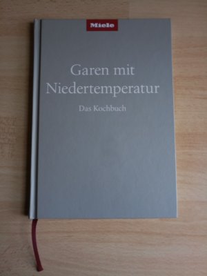 gebrauchtes Buch – Miele – Garen mit Niedertemperatur : Das Kochbuch.