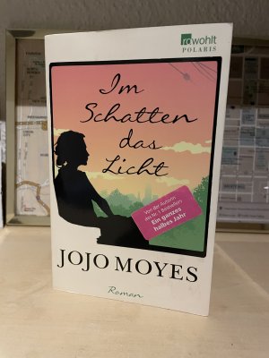 gebrauchtes Buch – Jojo Moyes – Im Schatten das Licht