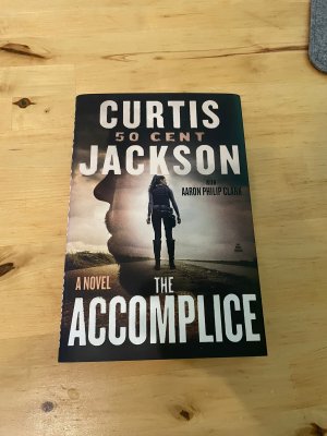 The Accomplice: A Novel: A Page-Turning Suspense Novel with a Strong Female Lead and a Dangerous Criminal Enterprise (Curtis “50 Cent” Jackson Presents, 1, Band 1)